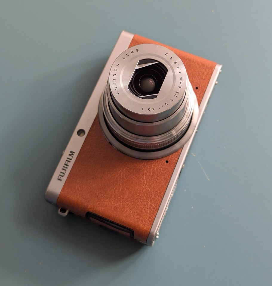 Fujifilm XF1 Black 12.0MP Compact Digital Camera “For Parts Or Repair