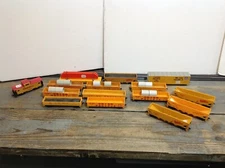 Large Lot Of  ho model rolling stock UNION PACIFIC  Car Collection lot