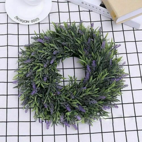 Fiori secchi e piante finte ghirlande per la decorazione della casa