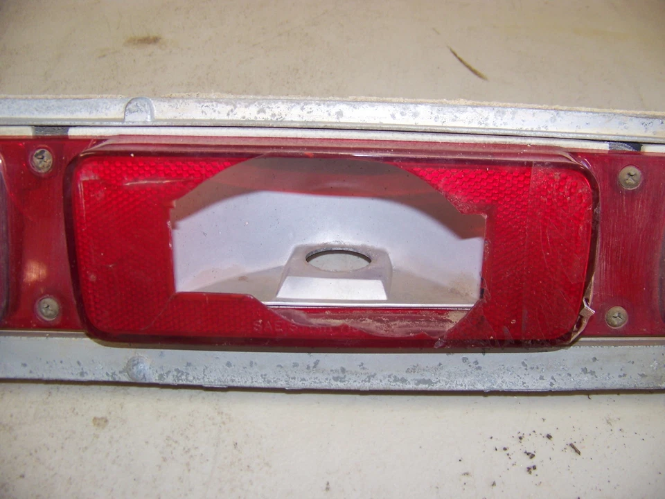 Dodge Challenger 1971 71 conjunto de luces traseras carcasa OEM #3478848 Foto 3 de 4