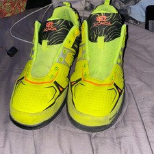 Used Acacia DinkShot II Pickleball Shoes in the Lime/Black colorway are currentl