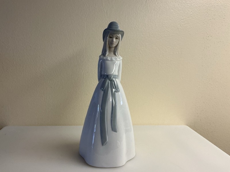 Vtg. PORCEVAL  Spain Glossy Porcelain Girl In A Hat Figurine 9,25” Pre-owned