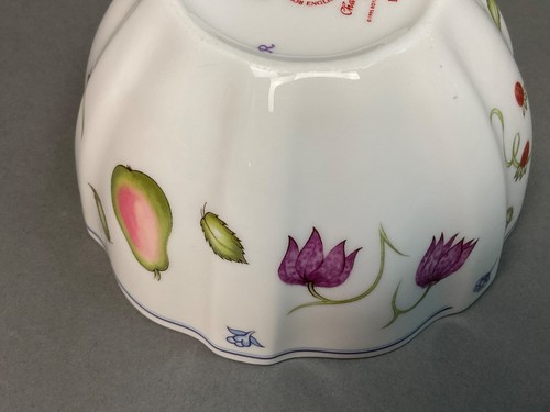 Vintage Royal Crown Derby Bone China CHATSWORTH Scalloped Fruit Bowl 4.5" dia. - Picture 11 of 11