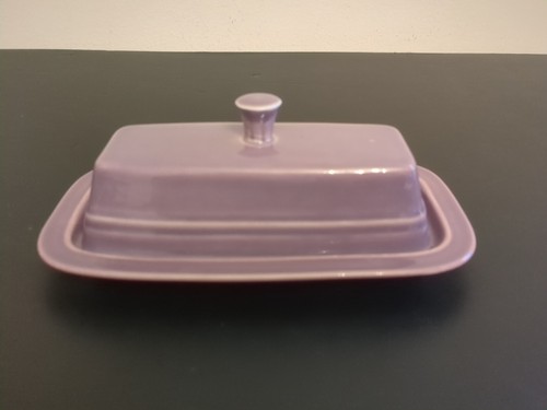 VINTAGE FIESTA LILAC COVERED BUTTER DISH - Picture 3 of 6