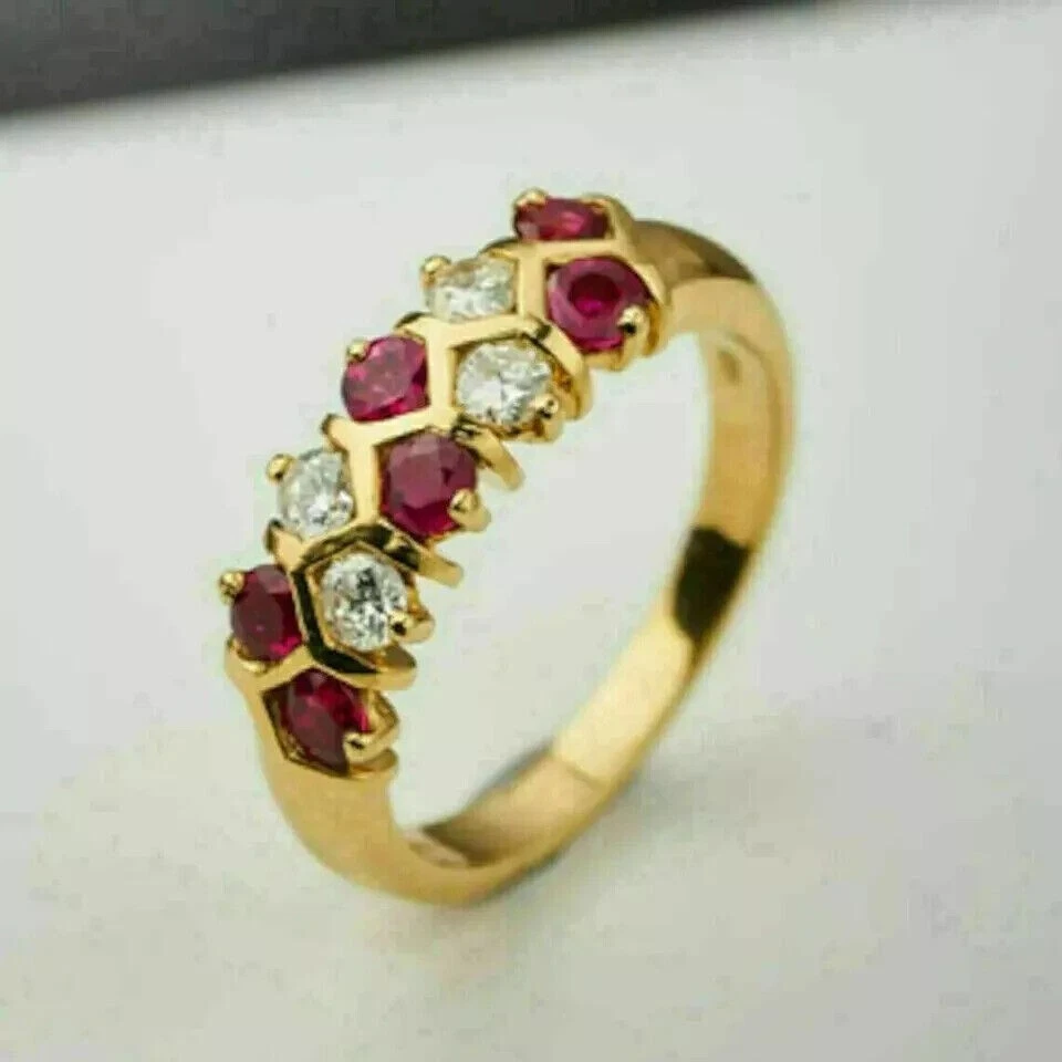 Impresionante anillo banda para mujer corte redondo simulado rubí rojo enchapado en oro amarillo de 14 k Foto 3 de 4