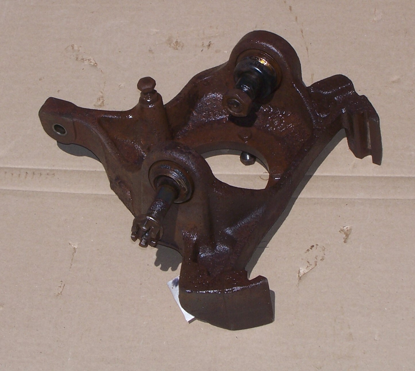 92 94 FORD F350 LEFT FRONT AXLE BALL JOINT STEERING KNUCKLE DANA 60