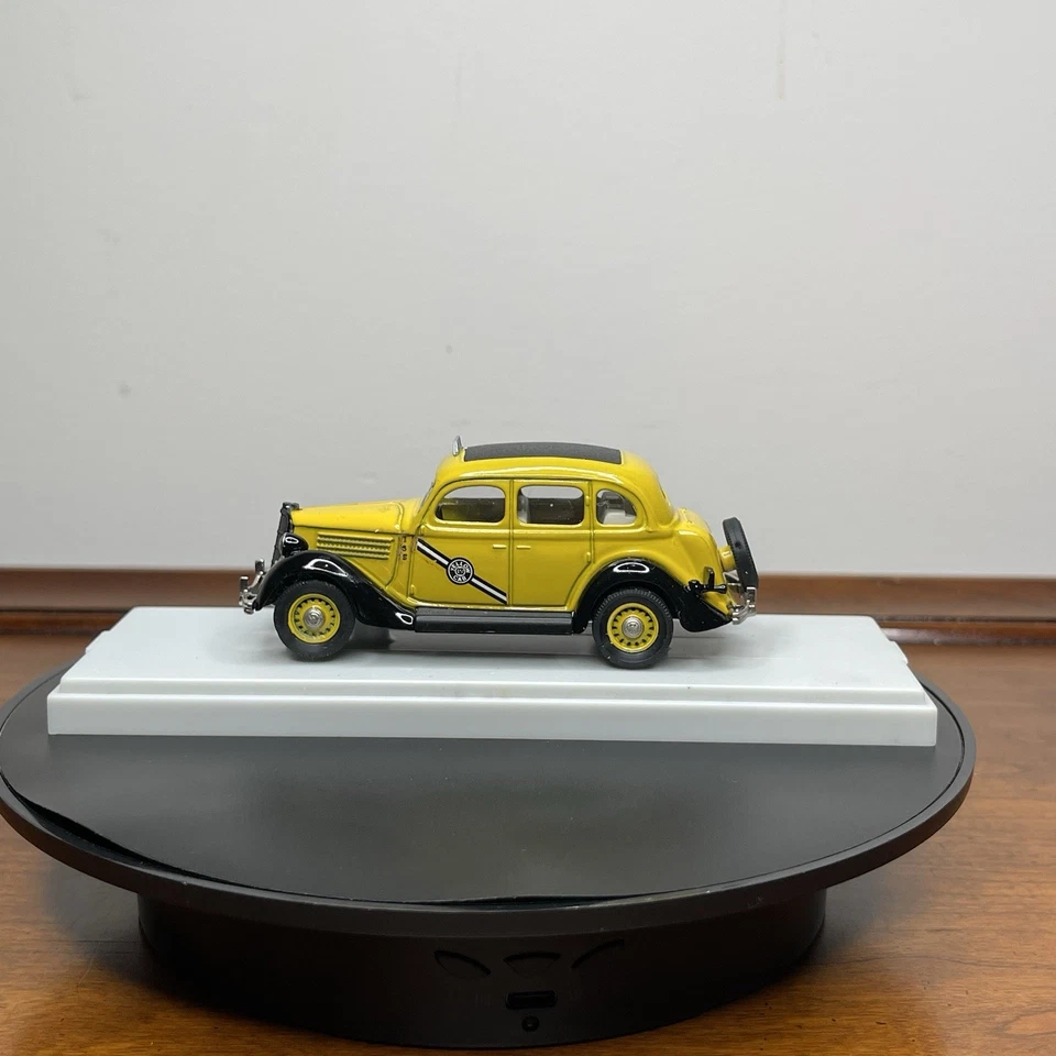 Винтажный литой игрушечный автомобиль Rextoys Ford 1935 туристический седан 1:43 желтая кабина 50 🚕 - Изображение 3 из 4
