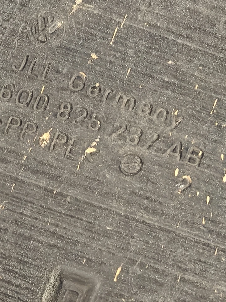 VOLKSWAGEN VW POLO V 5 CACHE SOUS MOTEUR PROTECTION 6Q0825237AB - Photo 2/3