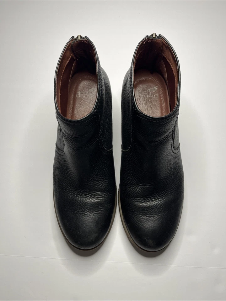 Botas de tornozelo femininas Dansko Becki couro preto com zíper traseiro biqueira amêndoa EUA 38 7,5-8 M - Imagem 4 de 4