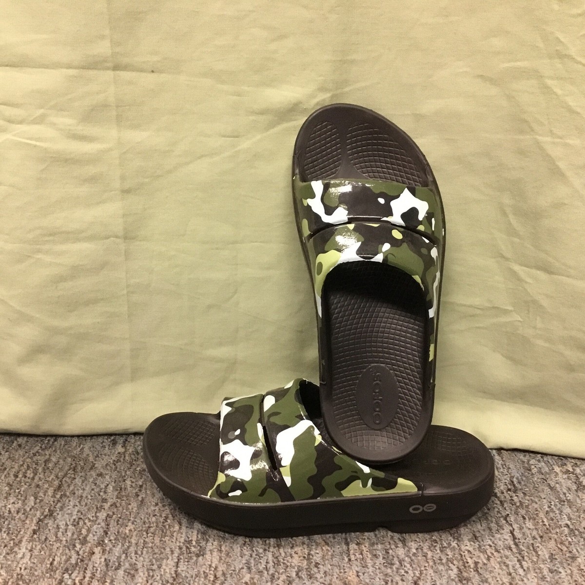OOFOS OOahh Ltd Ed Camo Slides Sandals Comfortable Shoe Mens 10 Women 12 Black Oofos OOahh Limited Slide Sandal (Women) - Black/Green Camo  main image 4