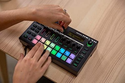 Roland MC-101 GROOVEBOX AIRA Kompakte Musikproduktions-Workstation 