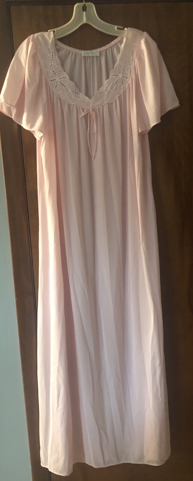 Miss Elaine Vintage USA Pink Long Nightgown Medium Sh… Gem