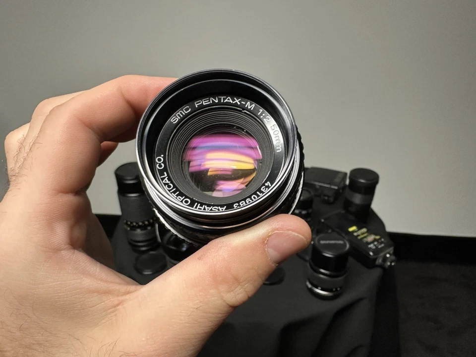 Lot Of Vintage Camera Lenses (Pentax K, Olympus OM, M42) With Caps And Cases - Image 4 of 4