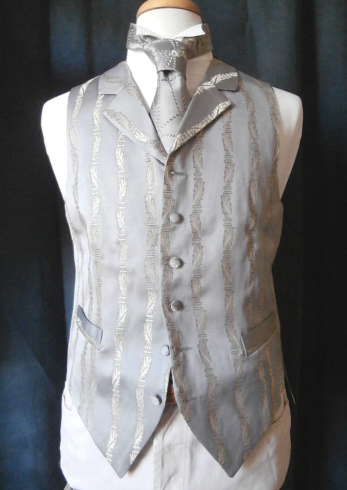 GILET CEREMONIE HOMME SATIN GRIS TISSE CHAMPAGNE M-T3 + CRAVATE + POCHETTE NEUF - Photo 1/2