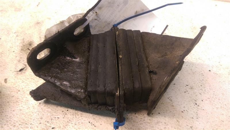 Pair of Rear Engine Mounts with Bolts for 1970 Rolls Royce