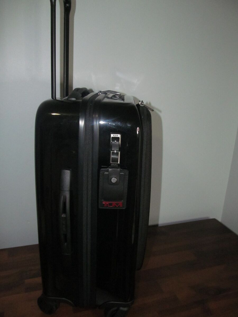 TUMI V4 Executive International Black Carry On Spinner, 13 TUMI V4 Executive International Black Carry On Spinner, 13