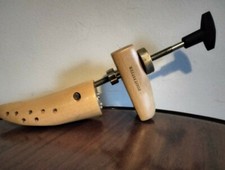 FootFitter Premium Professional 2-Way Deluxe Shoe Stretcher - size MEDIUM