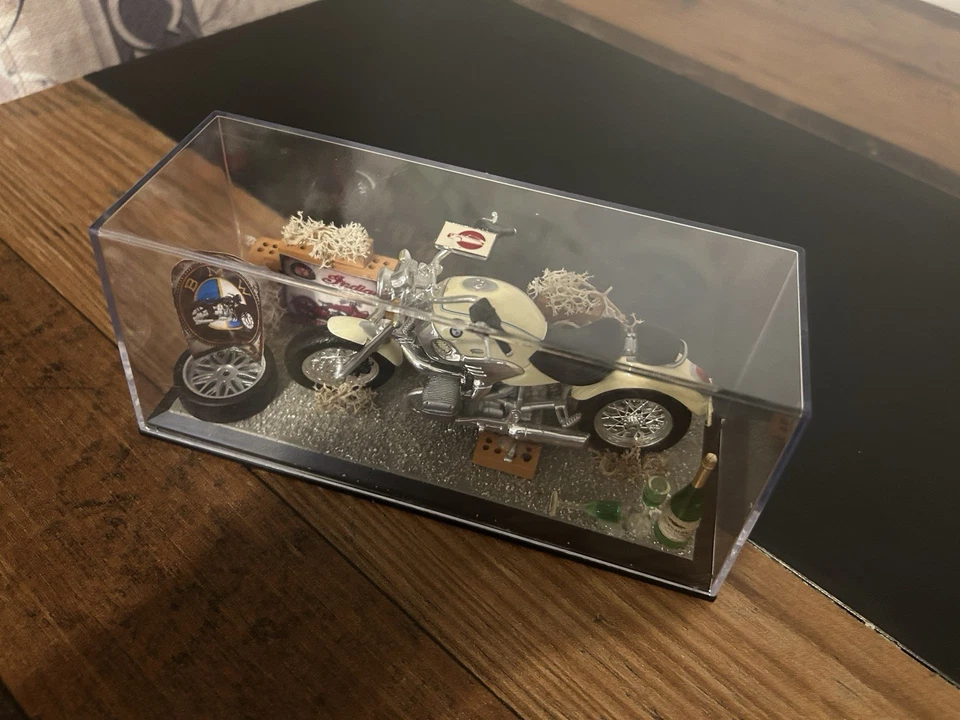 Diorama 1:43 BMW Motorrad - Bild 3 von 4