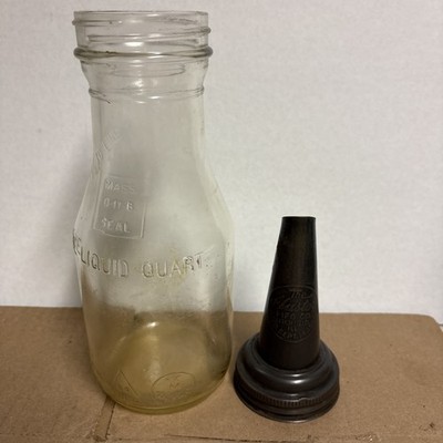 Vintage Glass 1 Quart Oil Bottle Metal Spout The Master MFG Co M-24