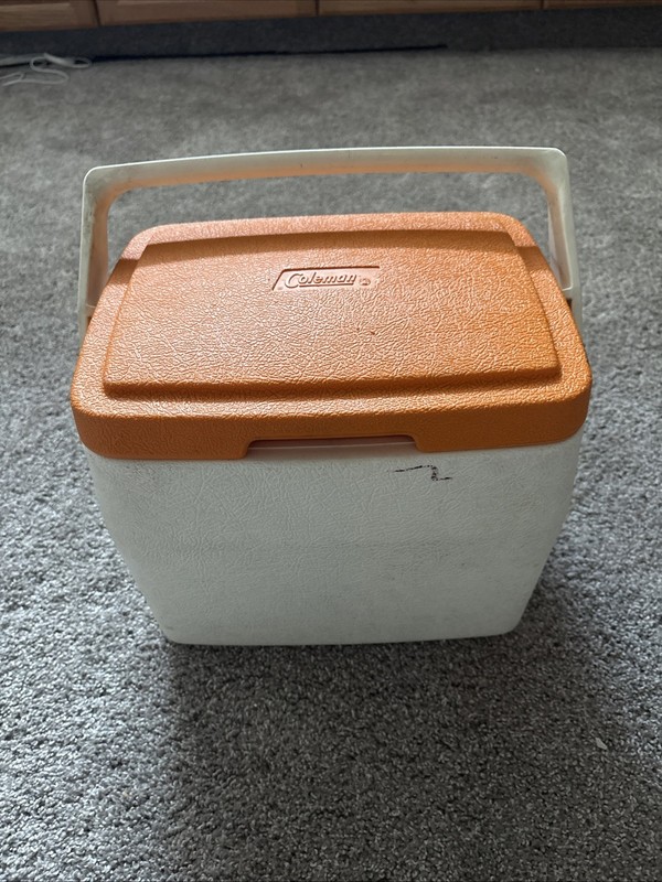 Vintage Coleman Cooler Lil Oscar Model 5272 Orange & White 6.5 quart Nov 1982 82