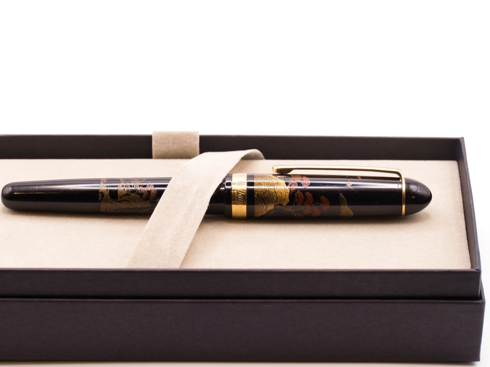 RARE Discontinued Platinum #3776 Maki-e Fountain Pen F nib