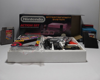 Nintendo NES Action Set Console CIB Zapper Controllers 15 Games Bundle