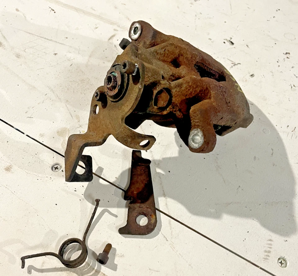 Pinza de freno trasera Renault Master MK2 1998 - 2003 2,5 pasajeros N/S BOSCH OEM Foto 2 de 4