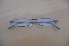 Brillengestell grau mit Etui