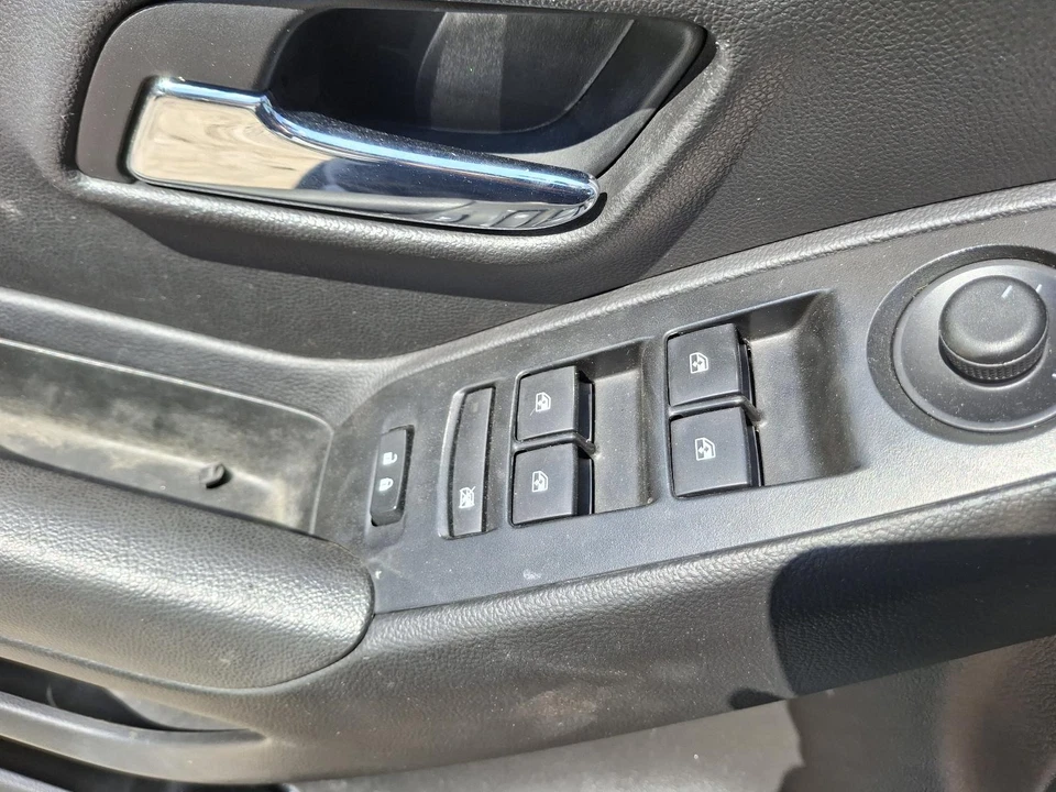 Used Front Center Interior Rear View Mirror fits: 2018 Chevrolet Trax Front Cent - Image 3 of 4