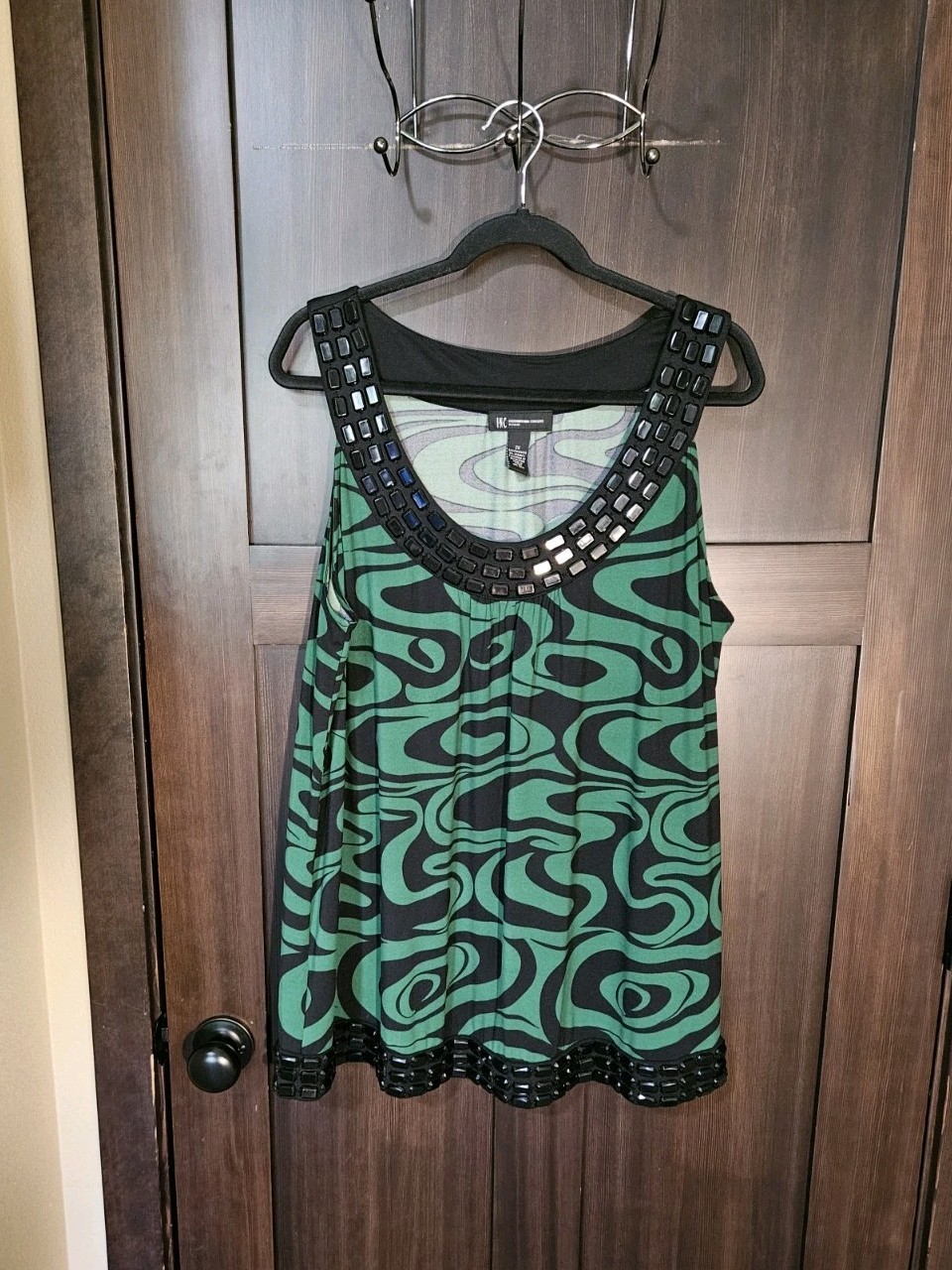 EUC Women's Plus Beaded Green & Black Stretch Knit Blouse Tank Top Size 2X