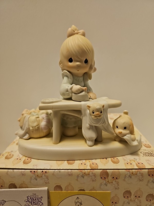 PRECIOUS MOMENTS 1982 "E-9265" "PRESS ON" With Original box And Papers 