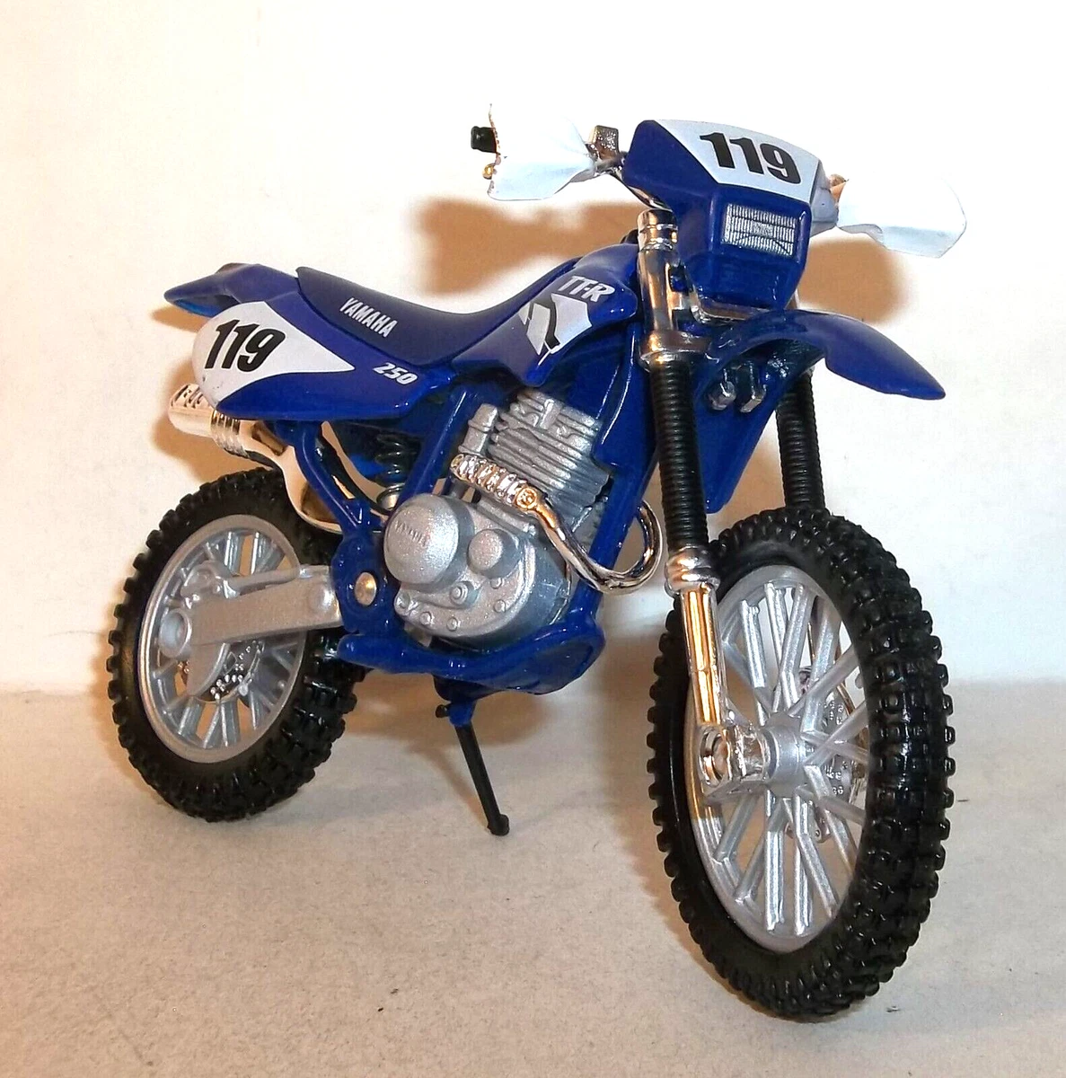 LOOSE 2020 MAISTO 2 WHEELERS 1 18 SCALE BLUE WHITE 2004 YAMAHA TTR
