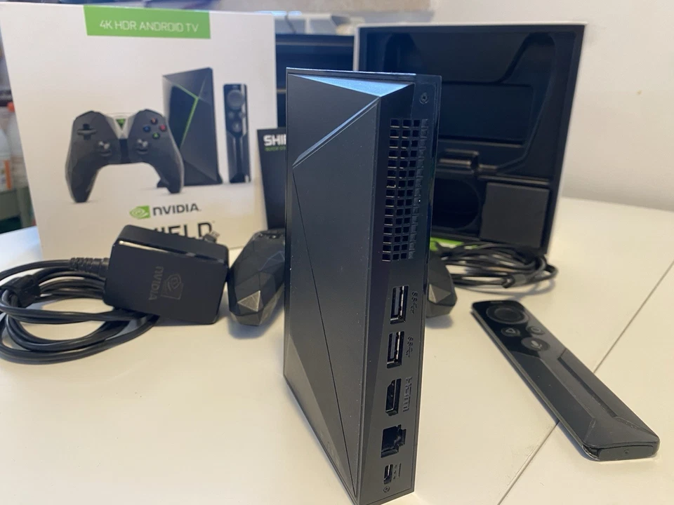 nvidia shield tv completo con gamepad e telecomando - Immagine 3 di 4