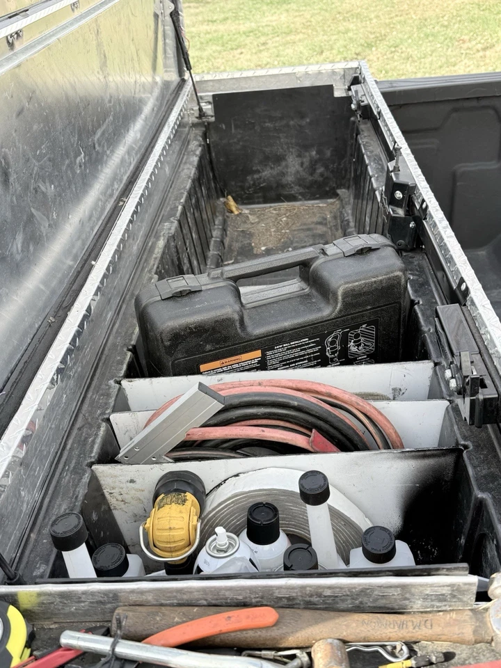 Caja de herramientas para camión - Caja de herramientas de bajo perfil - Acabado brillante ACCESORIOS CHEVY OEM Foto 4 de 4