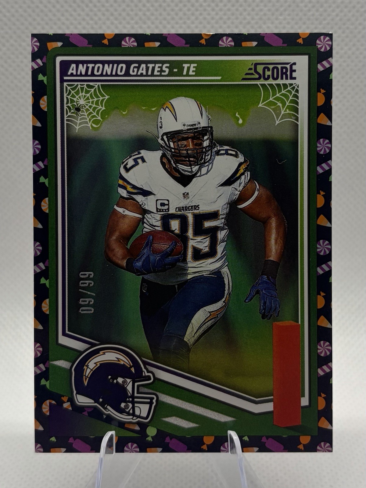 2025 score halloween football Antonio Gates /99🔥