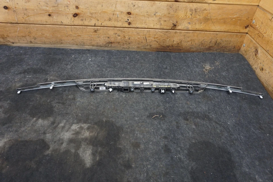 Interruptor de agarre del panel de ajuste cromado central de la tapa del maletero trasero 51137357105 BMW 750 16-19 Foto 3 de 3