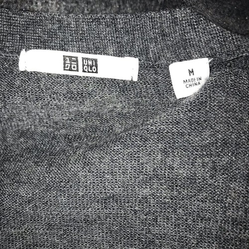 UNIQLO Sweater Men's Cardigan Buttons Heather Grey Wool lightweight v-neck *flaw - Picture 2 of 12