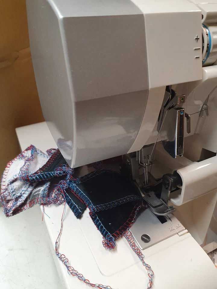 Overlock Singer 14SH754 Nähmaschine 2/3/4 Faden,Differential - Bild 3 von 4