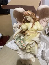 1997 Roman Seraphim Classics 12" Angel Figurine Chloe "Nature's Gift” Item#78068