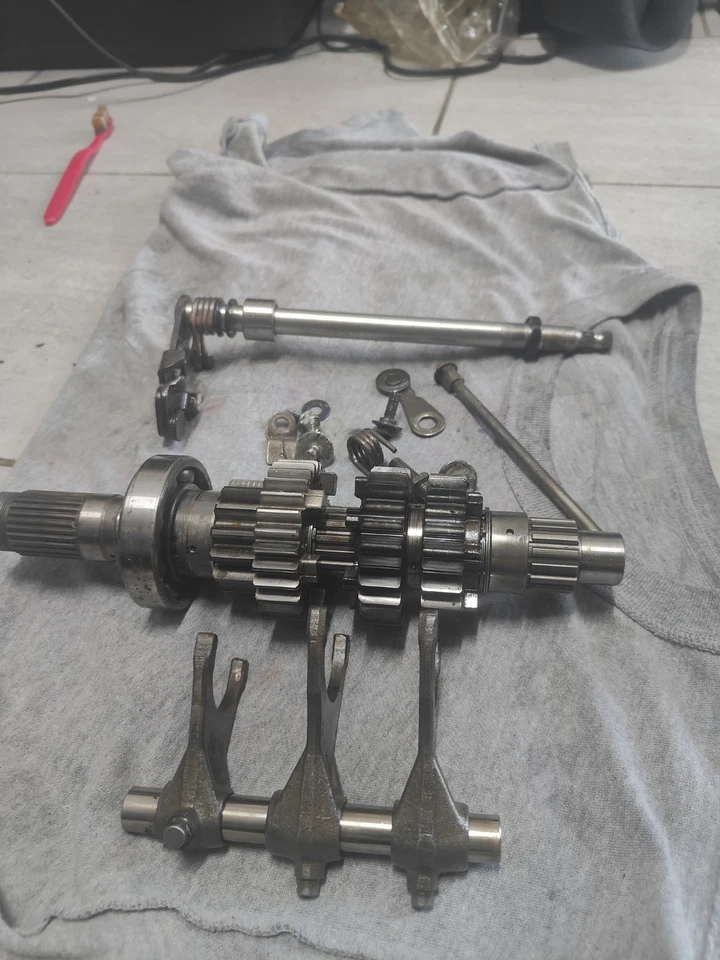 Caixa de engrenagens 2008 CBR1000RR e drone de câmbio com todas as suas ferragens (completo) - Imagem 2 de 4