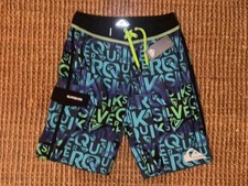 QUICKSILVER NEW Dingo BOARDSHORTS YOUTH SIZE 26 QUIKB6-5042 SWIMSUIT Shorts
