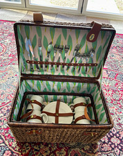 Wicker Picnic Basket & Ware Set for 2 Leaf Lining Strap Press Fastening