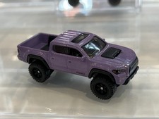Hot Wheels 2023 '20 Toyota Tacoma Viola Lavanda Personalizzata TRD Real Riders Swap