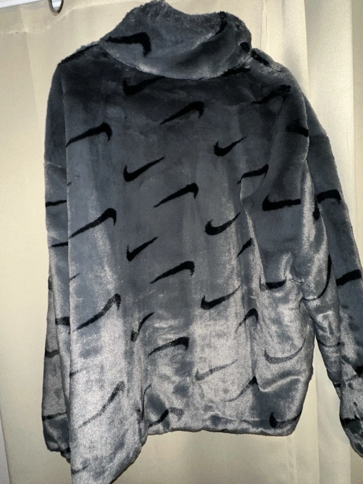 Chaqueta Nike Sportswear AOP de piel sintética en negro para mujer talla XXL Foto 4 de 4