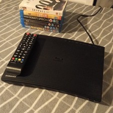 Samsung BD-J5500 Smart 3D Blu-Ray DVD Player & Remote - with 6 blue ray movies