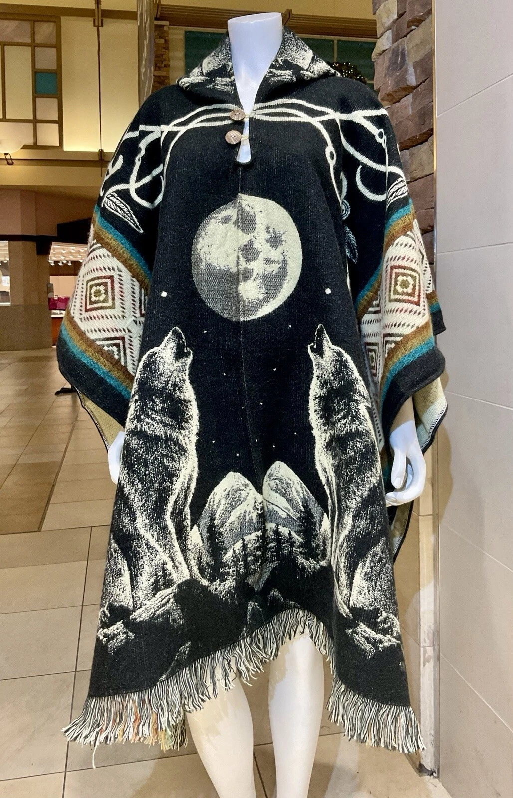Handmade By Indigenous Hands, ALPACA PONCHO, Wolves & Moon, Black, Soft And Warm
Opens in a new wind