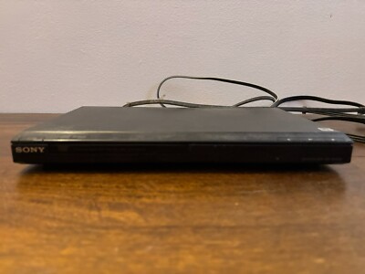 Sony DVP-SR200P DVD Player With Remote