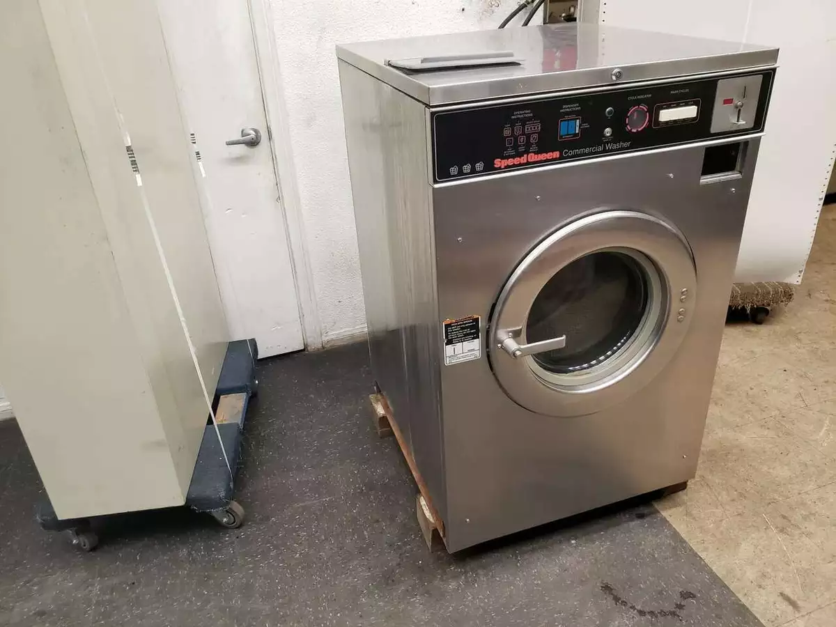 Speed Queen Coin Op Front Load Washer 27lbs Model SC27MD2AU20001 REFURBISHED