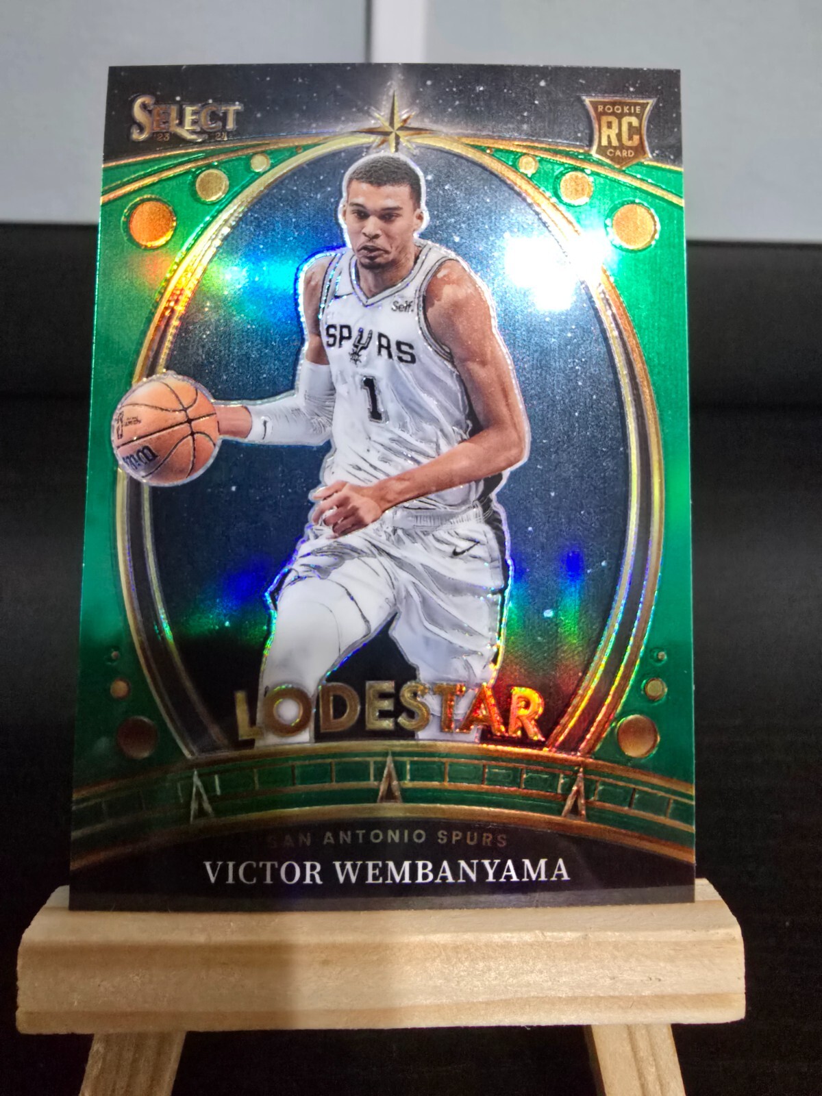 2023-24 PANINI SELECT VICTOR WEMBANYAMA LODESTAR GREEN PRIZM RC ROOKIE SPURS