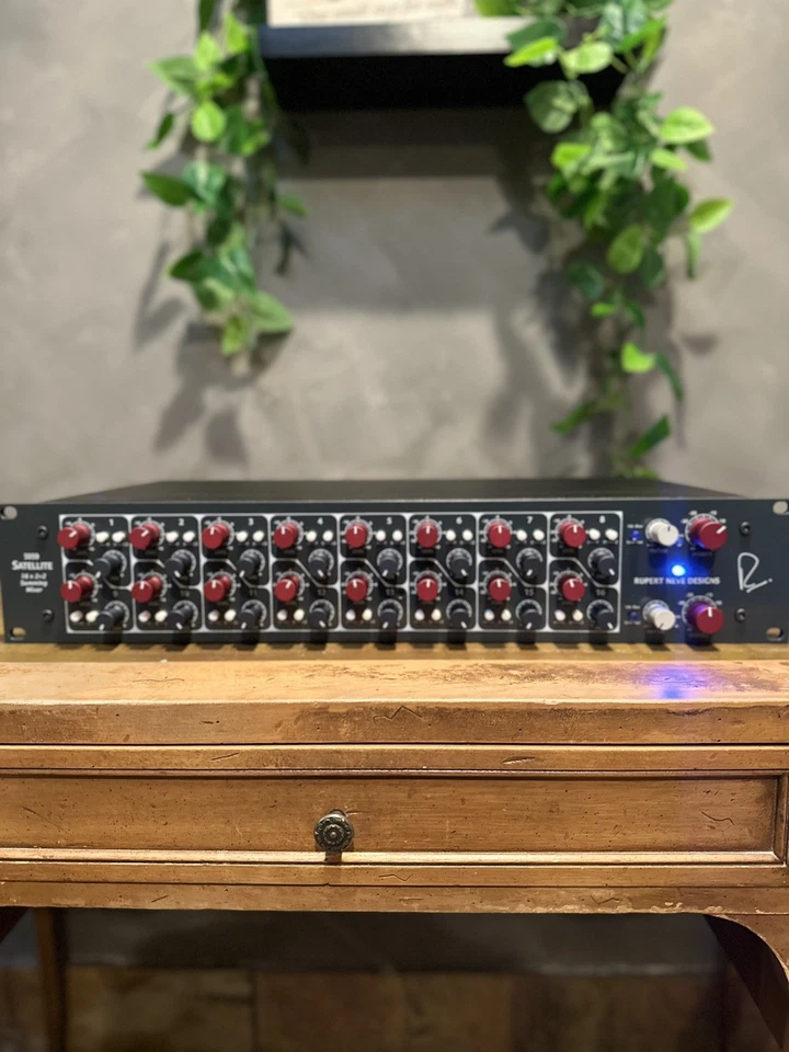 Neve Satellite 5059 Foto 2 de 4